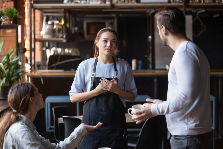 カフェ店員の正社員は大変？アルバイトとの違いとは