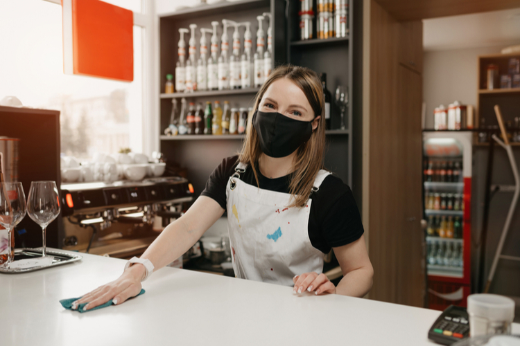 マスク着用でのカフェバイト接客は失礼？気になるマスク事情について