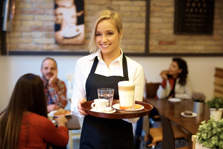 カフェ店員の態度が悪いと思われる行動とは？