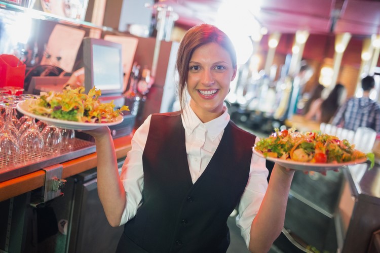 カフェ店員の態度が悪いと思われる行動とは？