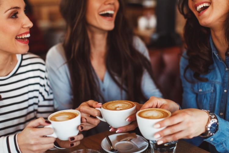 カフェバイトは「リア充」？人気バイトである理由は？